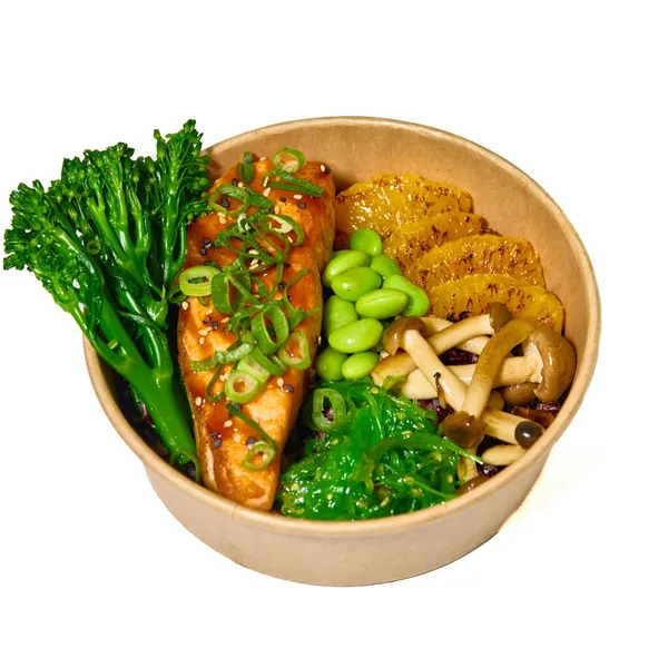 Bowl de salmón teriyaki con edamame