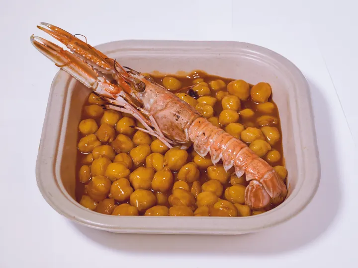Cigalas con garbanzos, guiso marinero de cuchara