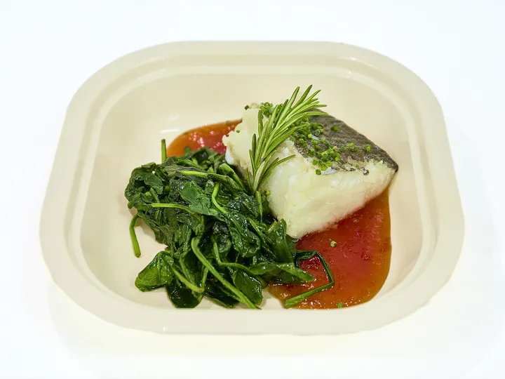 Lomo de pescado del día con espinacas salteadas y parmentier